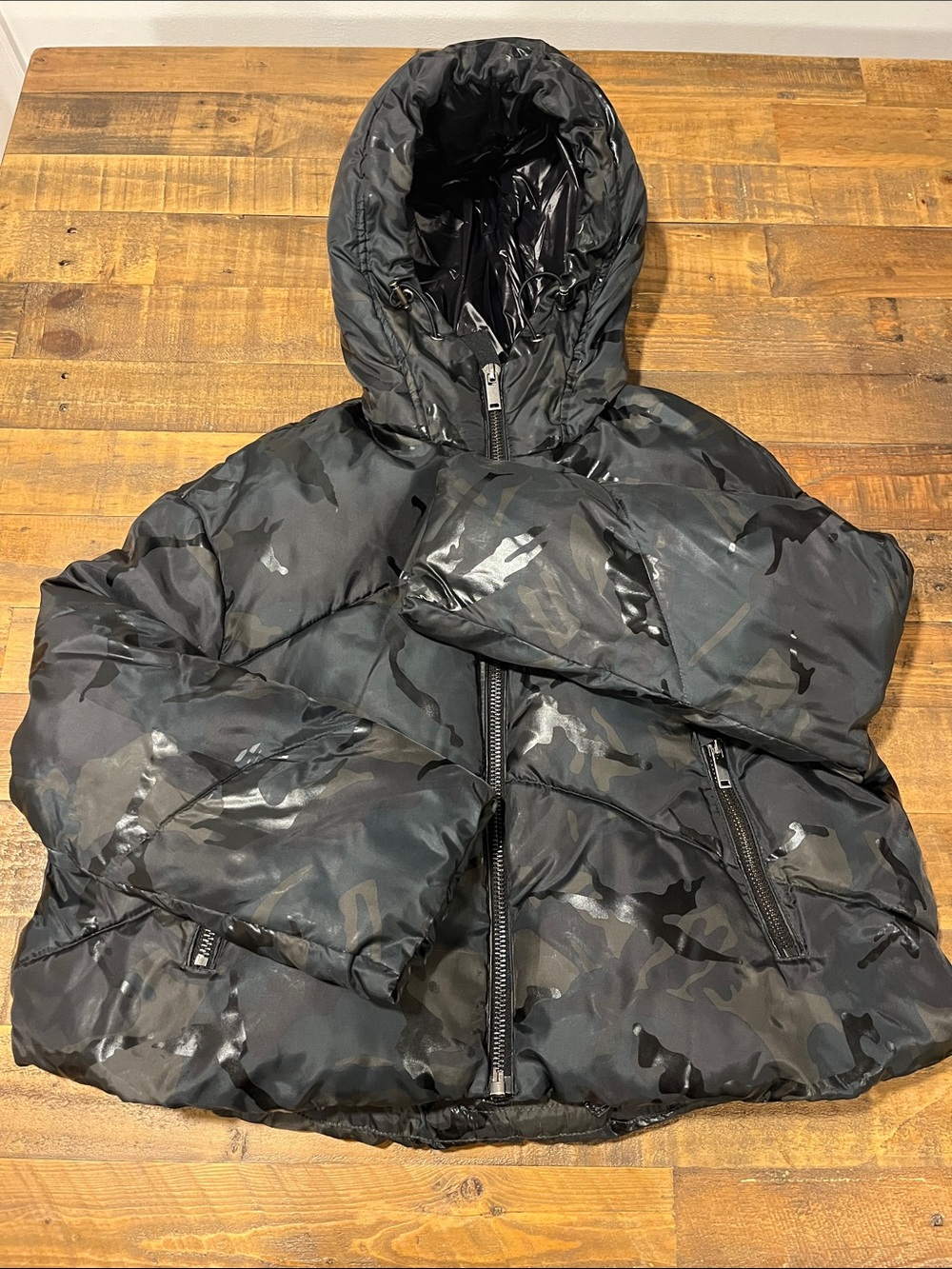 Gorgeous and Warm ZARA Crop Camo Puffer Coat ~ Women’s XS